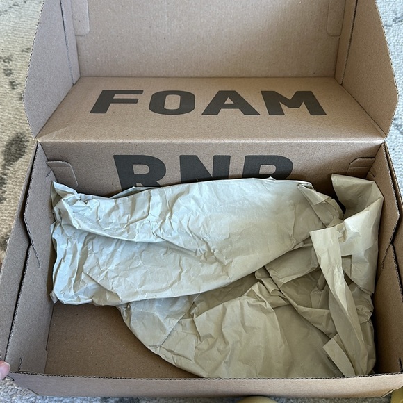 adidas Yeezy Foam RNNR - Picture 9 of 10